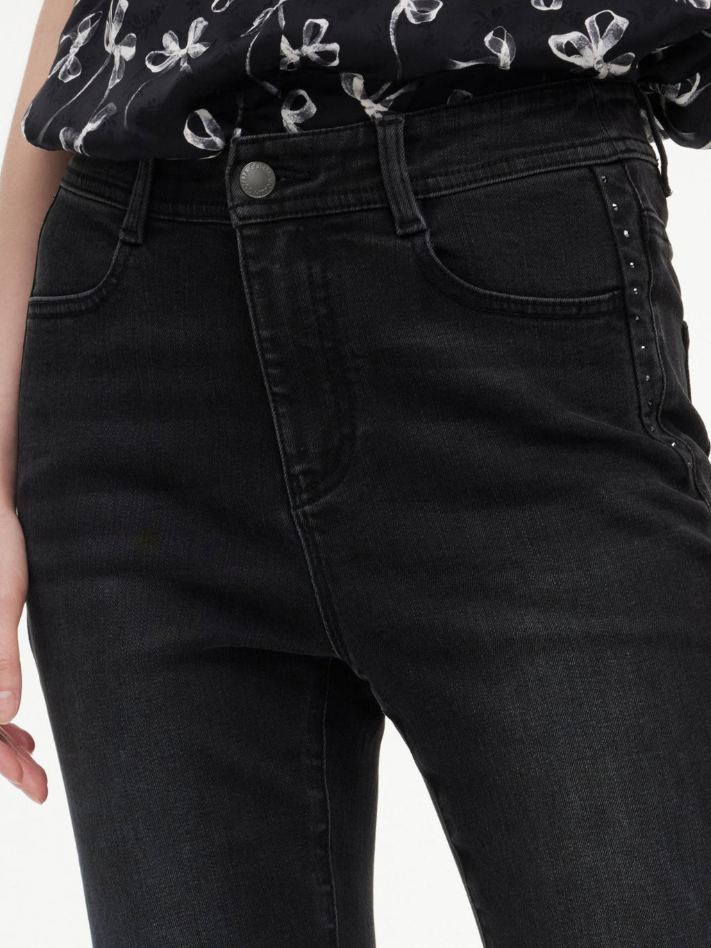 Micro-Flare Leg-elongating Jeans