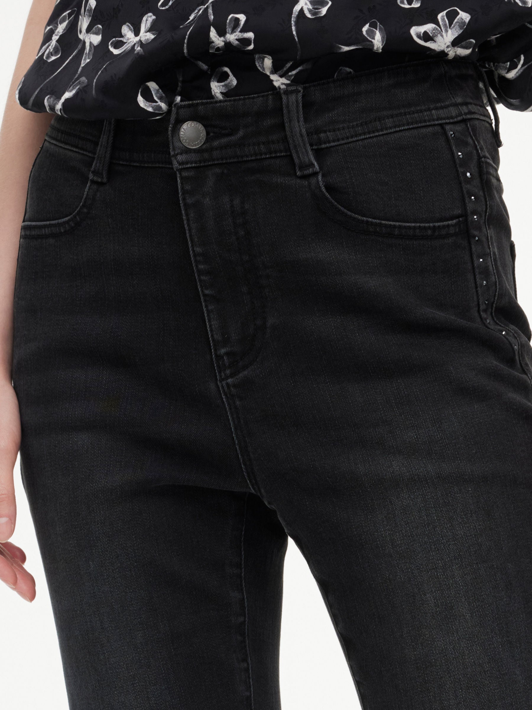 Micro-Flare Leg-elongating Jeans