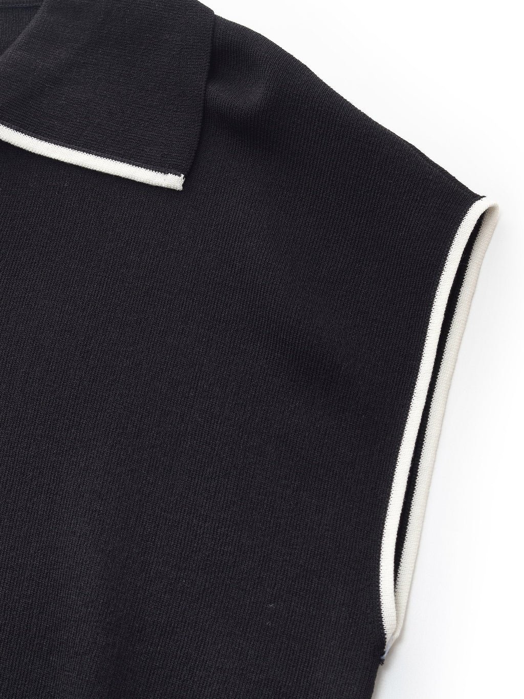 U-Neck Contrast Trim Knit Top