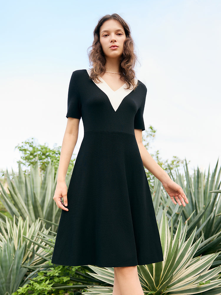 Contrast V-Neck Slim Knit Dress