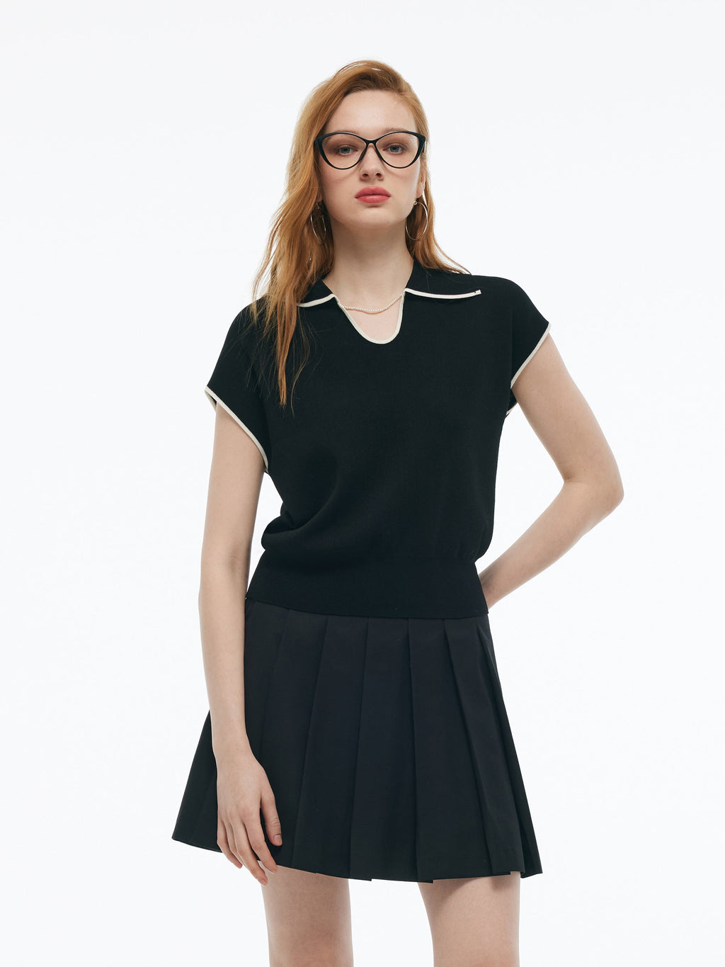 U-Neck Contrast Trim Knit Top