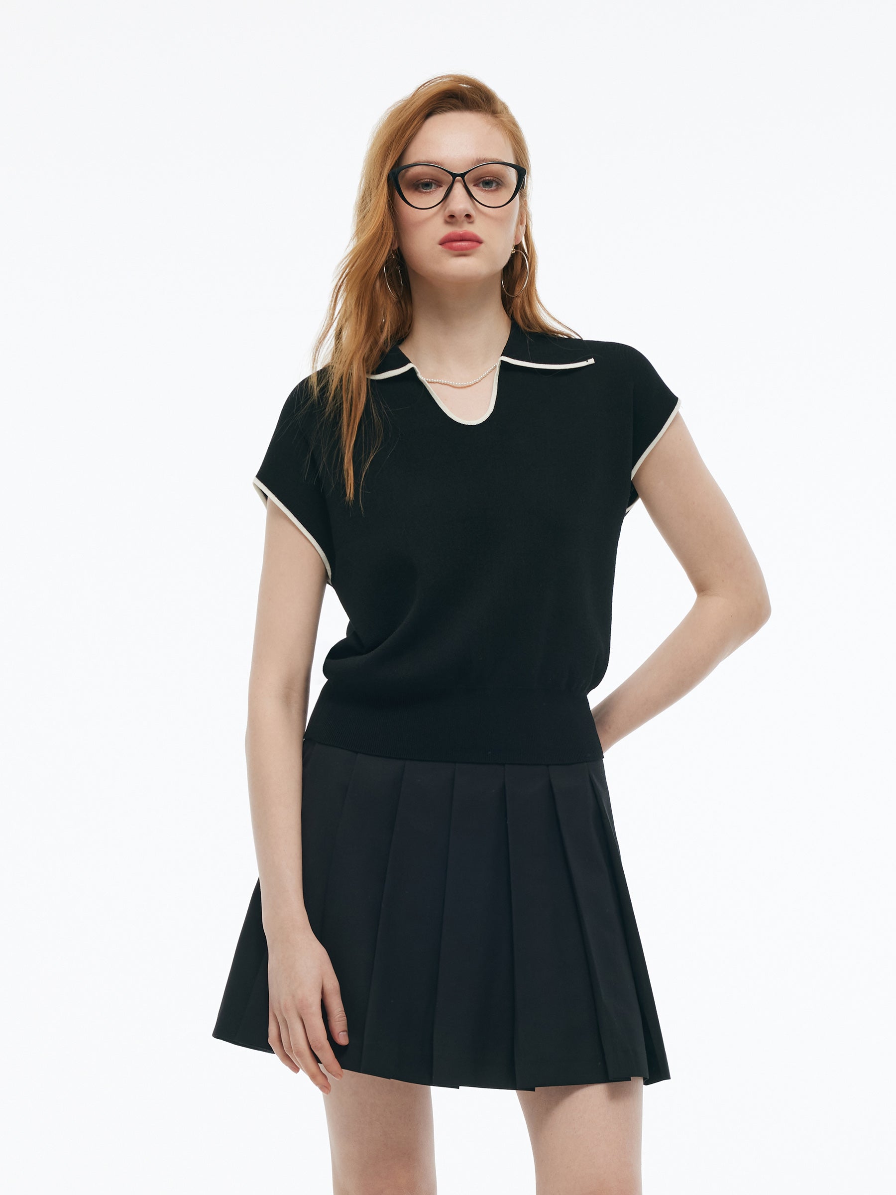 U-Neck Contrast Trim Knit Top