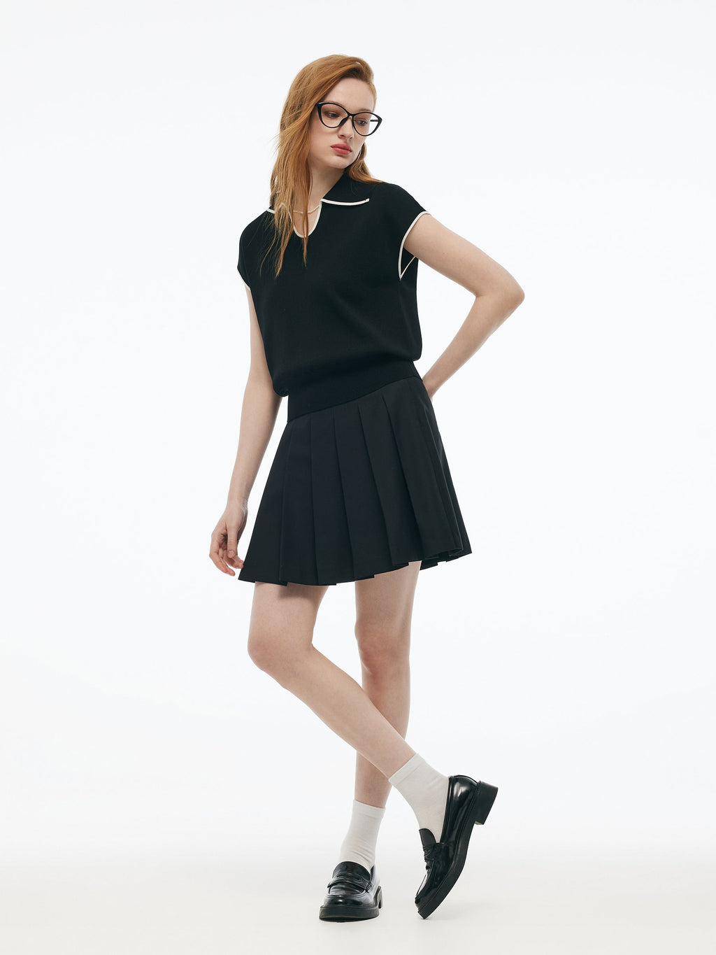 U-Neck Contrast Trim Knit Top