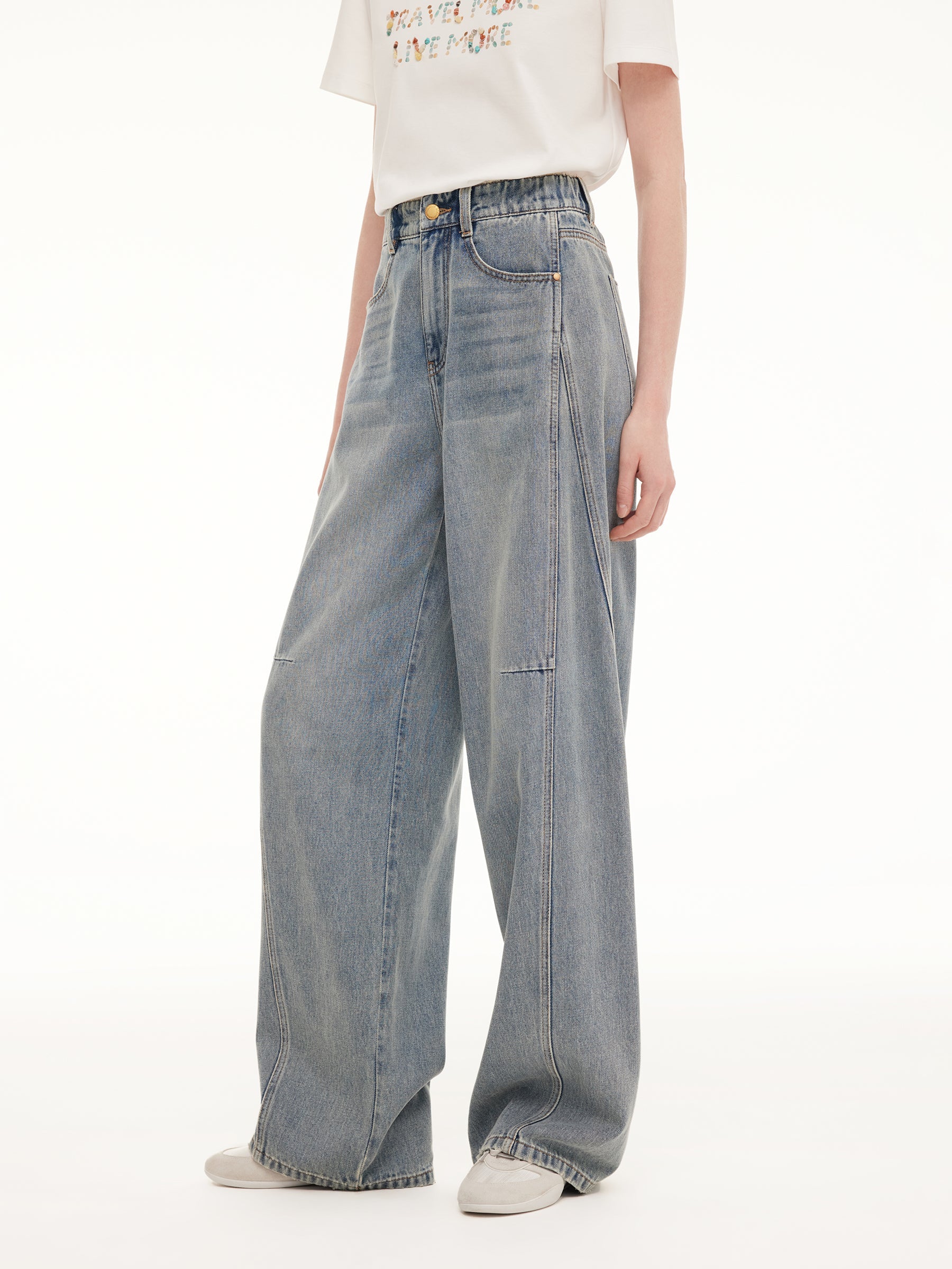 Curved-Leg Elongated Jeans