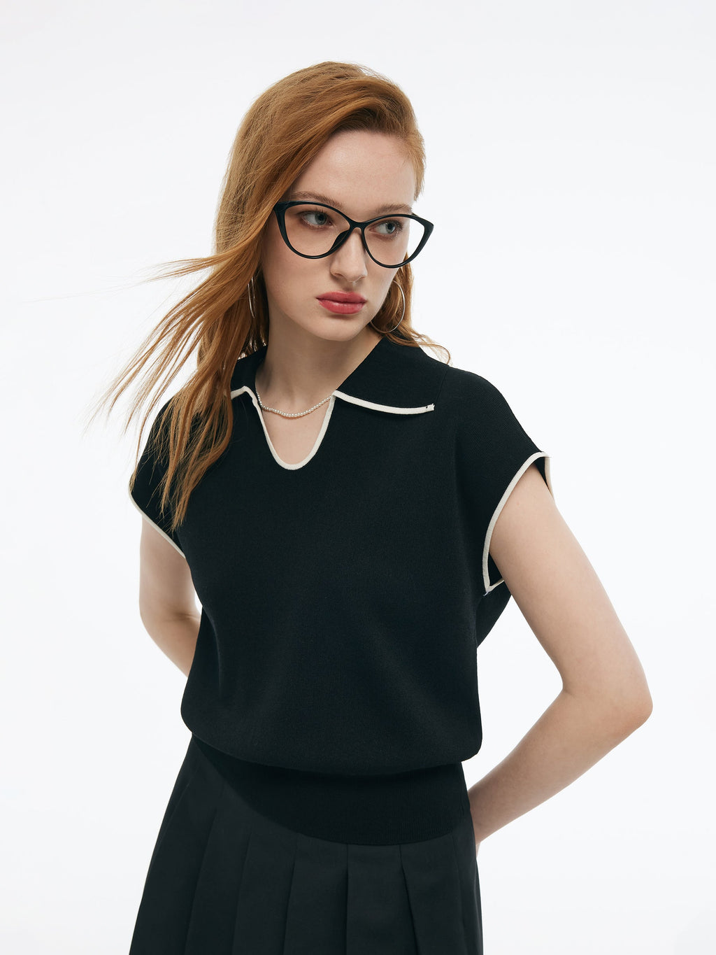 U-Neck Contrast Trim Knit Top