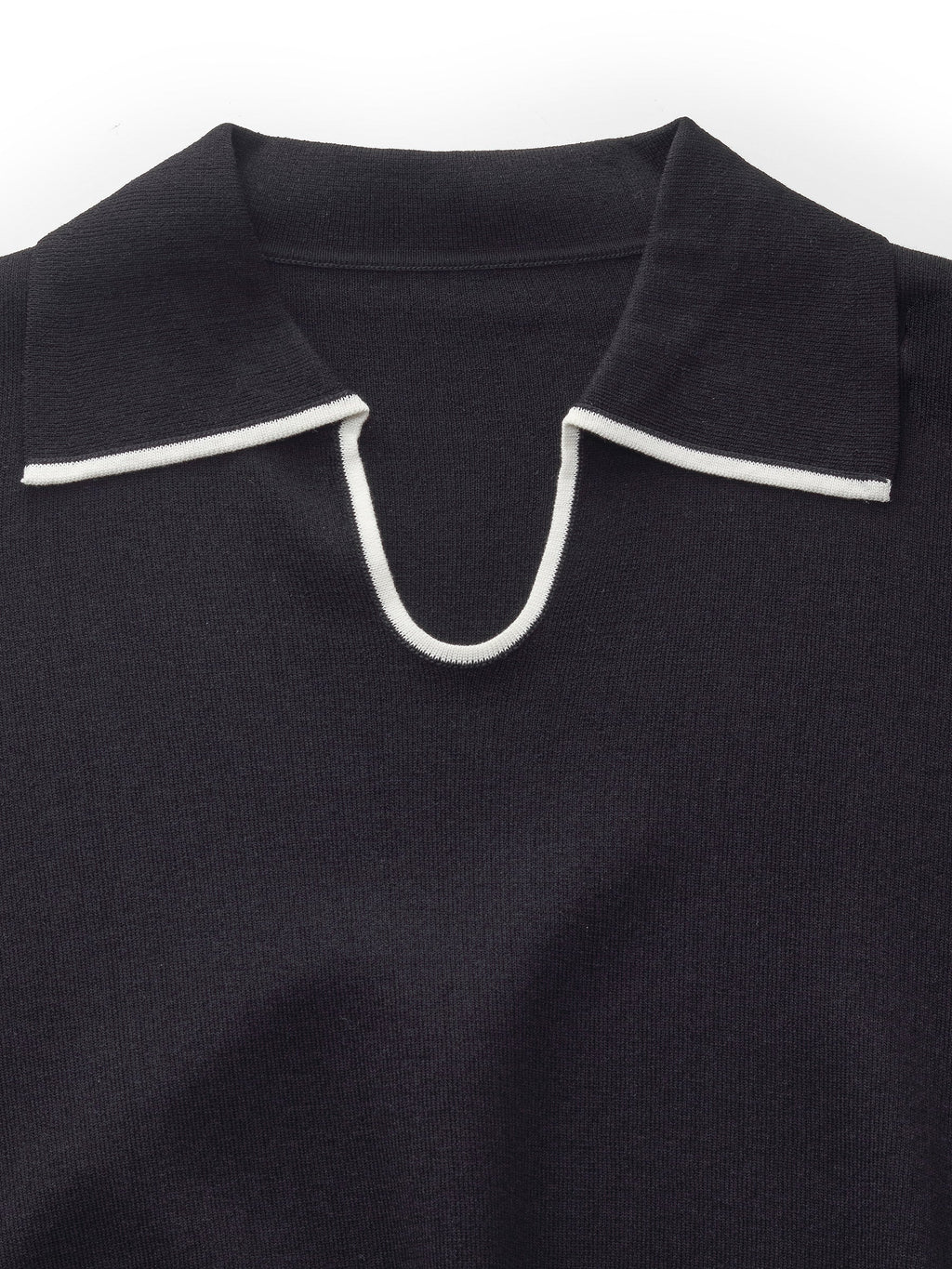 U-Neck Contrast Trim Knit Top